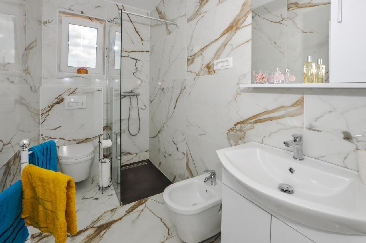 Apartment Plaza - Beach Копер Екстер'єр фото
